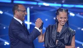 Sanremo 2026, terza serata tra ovazioni e super ospiti Carlo Conti e Alicia Keys a Sanremo 2026